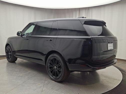 2025 Land Rover Range Rover P400 SE 7 Seat