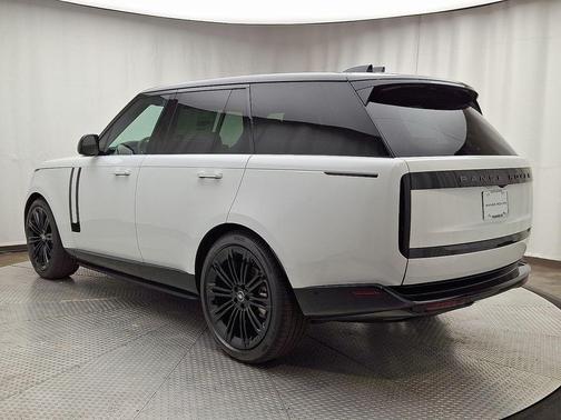 2025 Land Rover Range Rover P400 SE