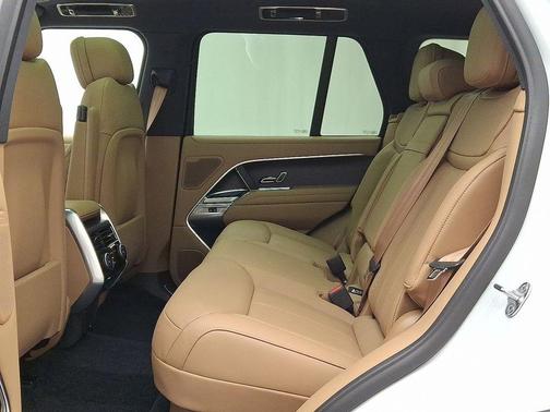 2025 Land Rover Range Rover P400 SE