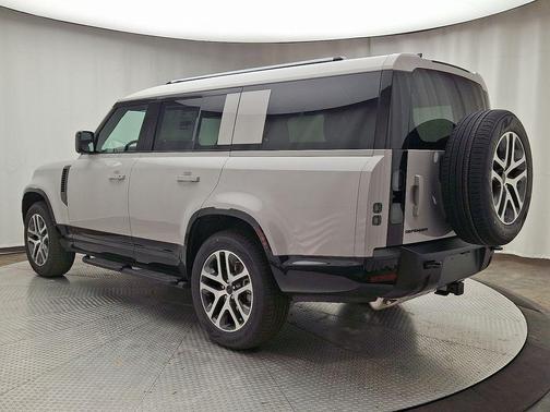 2026 Land Rover Defender X-Dynamic SE