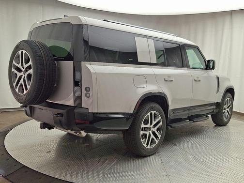 2026 Land Rover Defender X-Dynamic SE