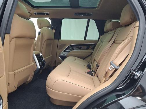 2025 Land Rover Range Rover P400 SE