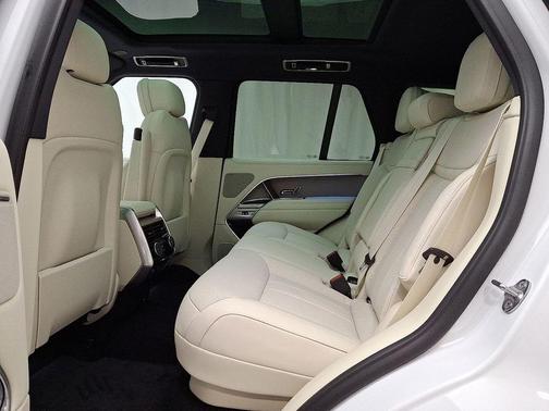 2025 Land Rover Range Rover P400 SE