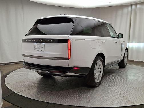 2025 Land Rover Range Rover P400 SE