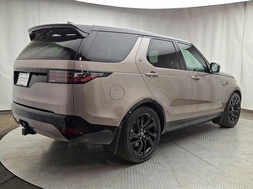 Lantau Bronze 2025 Land Rover Discovery P360 Dynamic SE
