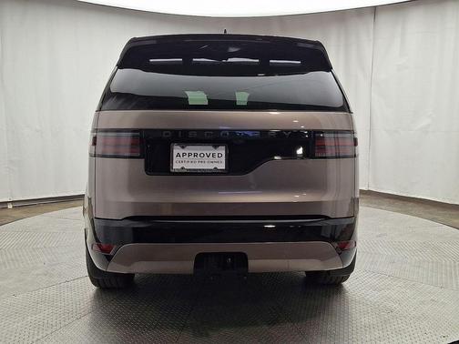 Lantau Bronze 2025 Land Rover Discovery P360 Dynamic SE