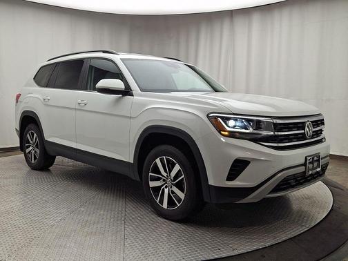Pure White 2022 Volkswagen Atlas 2.0T SE