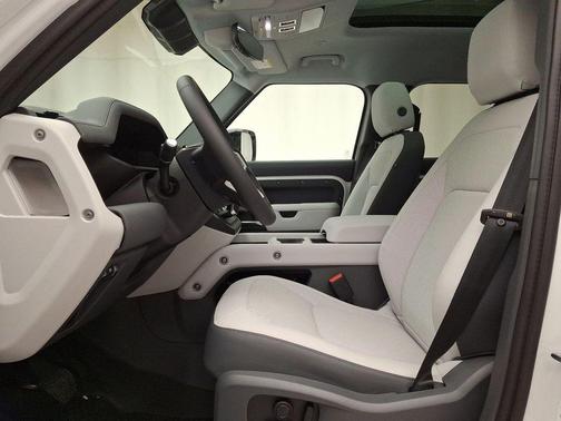 2025 Land Rover Defender P400 X-Dynamic SE