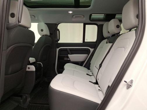 2025 Land Rover Defender P400 X-Dynamic SE