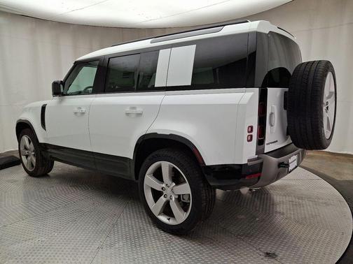 2025 Land Rover Defender P400 X-Dynamic SE