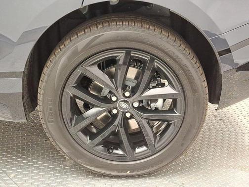 2026 Land Rover Range Rover Velar Dynamic SE