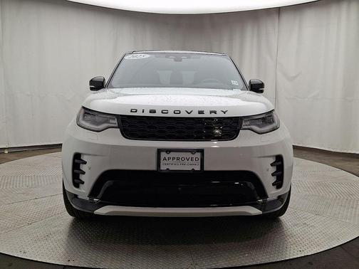 Fuji White 2025 Land Rover Discovery P300 Dynamic SE