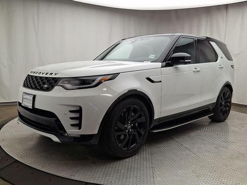 Fuji White 2025 Land Rover Discovery P300 Dynamic SE
