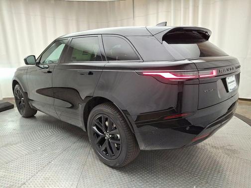 2026 Land Rover Range Rover Velar Dynamic SE