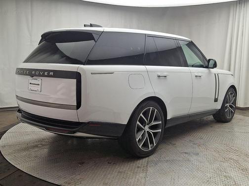 Fuji White 2024 Land Rover Range Rover P400 SE