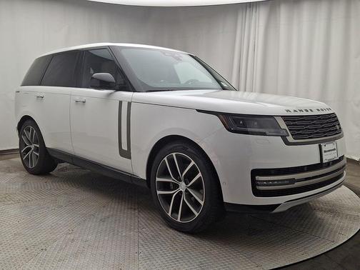Fuji White 2024 Land Rover Range Rover P400 SE