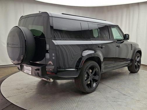 Santorini Black 2026 Land Rover Defender P400 X-Dynamic SE