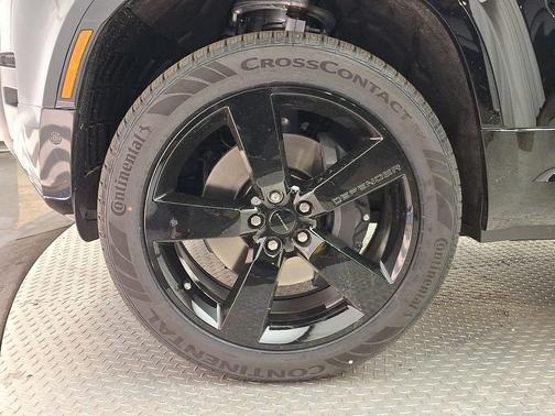 Santorini Black 2026 Land Rover Defender P400 X-Dynamic SE