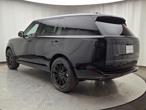 Santorini Black 2026 Land Rover Range Rover P530 SE 7 Seat