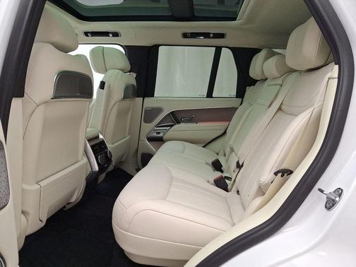 2025 Land Rover Range Rover P550e Autobiography