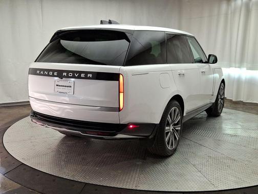 2025 Land Rover Range Rover P550e Autobiography