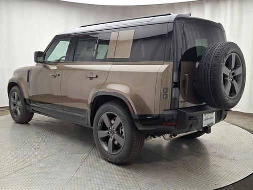 Gondwana Stone 2026 Land Rover Defender P400 X-Dynamic SE