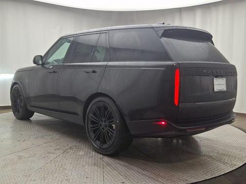 2026 Land Rover Range Rover P400 SE