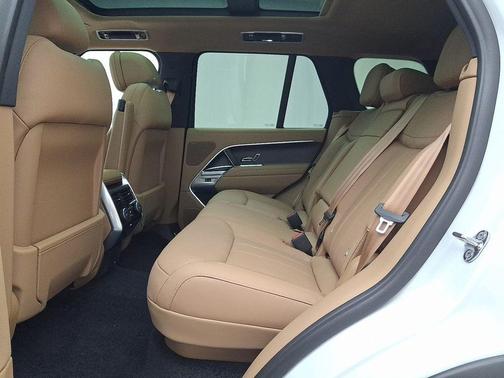2025 Land Rover Range Rover P400 SE