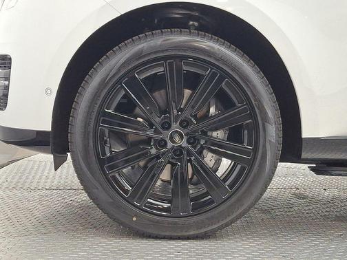 2025 Land Rover Range Rover P400 SE