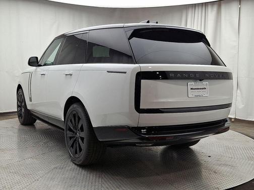 2025 Land Rover Range Rover P400 SE