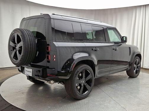 2025 Land Rover Defender P400 X-Dynamic SE