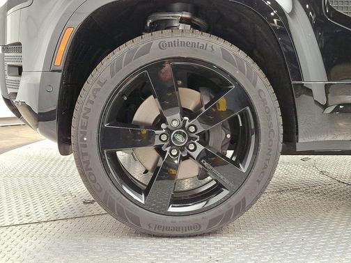 2025 Land Rover Defender P400 X-Dynamic SE