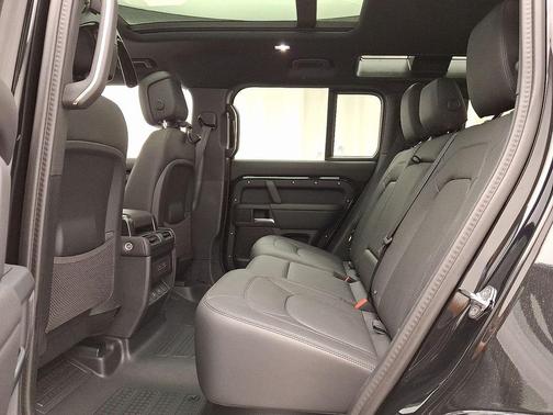 2025 Land Rover Defender P400 X-Dynamic SE