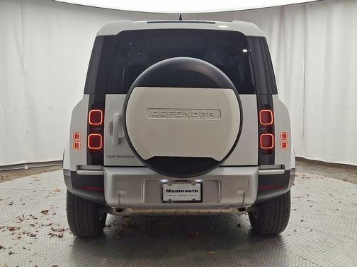 2024 Land Rover Defender P400 S