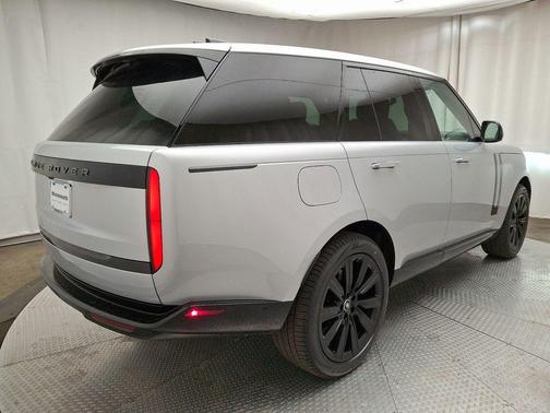 2025 Land Rover Range Rover P530 SE
