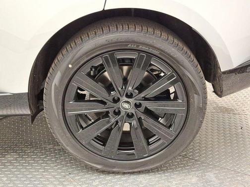 2025 Land Rover Range Rover P530 SE