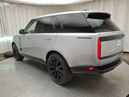 2025 Land Rover Range Rover P530 SE