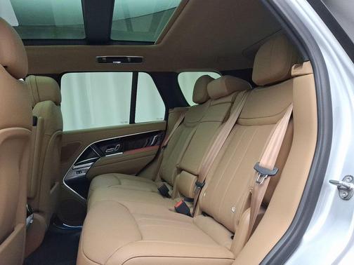 2025 Land Rover Range Rover P530 SE