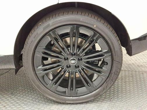 2025 Land Rover Range Rover P530 SE