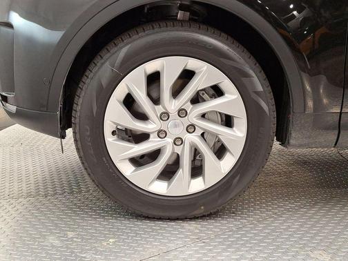 2025 Land Rover Discovery P300 S