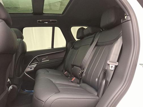 2025 Land Rover Range Rover P400 SE