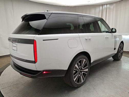 2025 Land Rover Range Rover P400 SE