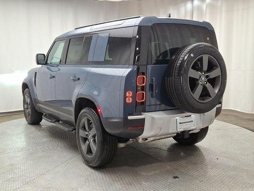 2025 Land Rover Defender P300