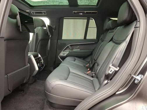 2025 Land Rover Range Rover P400 SE