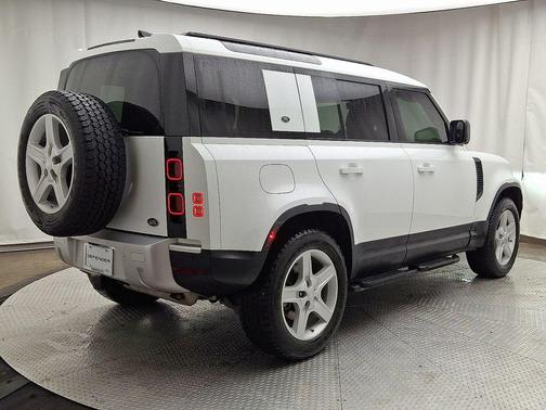 2020 Land Rover Defender 110 SE