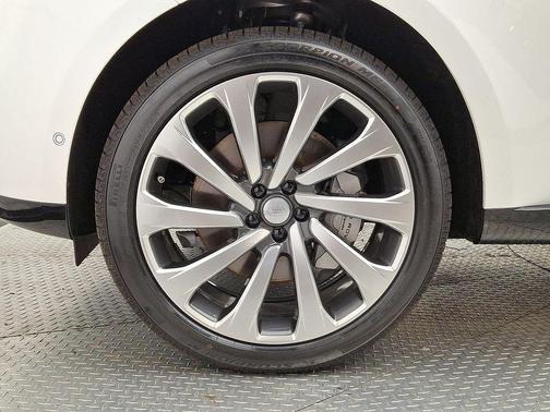 2025 Land Rover Range Rover P530 SE