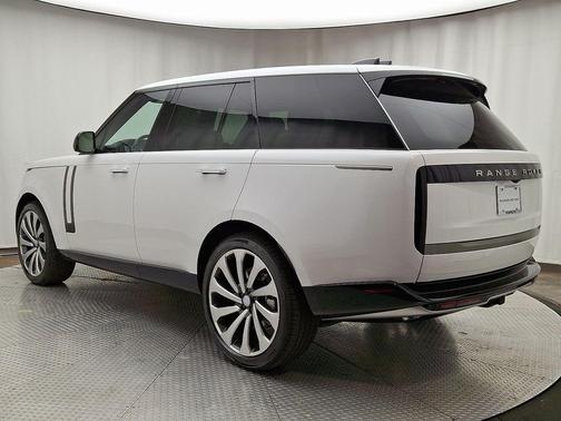 2025 Land Rover Range Rover P530 SE