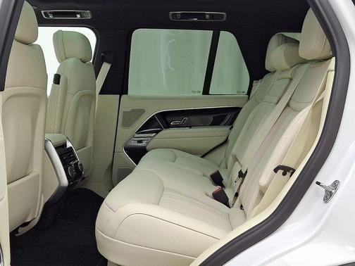 2025 Land Rover Range Rover P530 SE