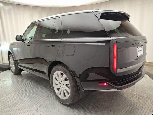 2025 Land Rover Range Rover P550e SE
