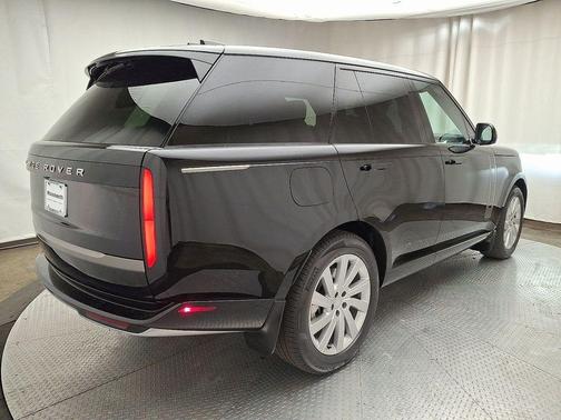 2025 Land Rover Range Rover P550e SE